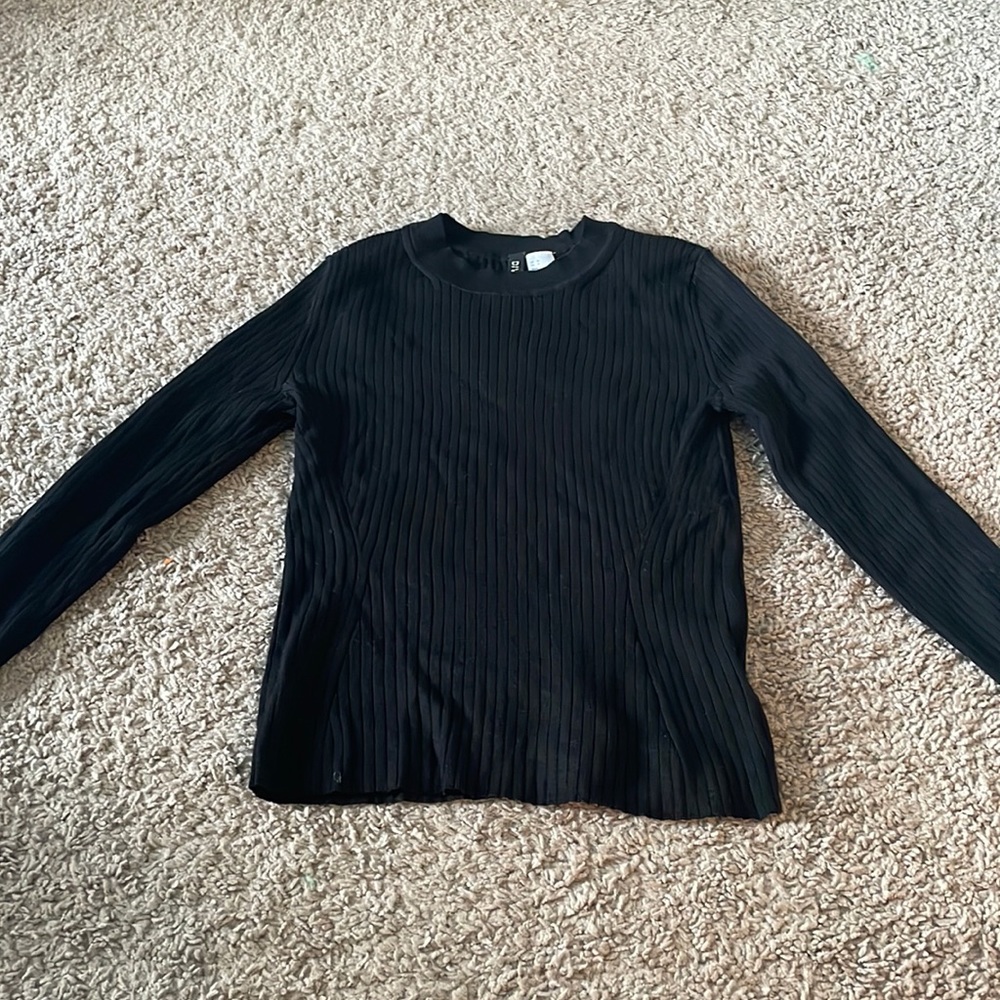 H&M tight fitting black M long sleeve. Lightly worn.